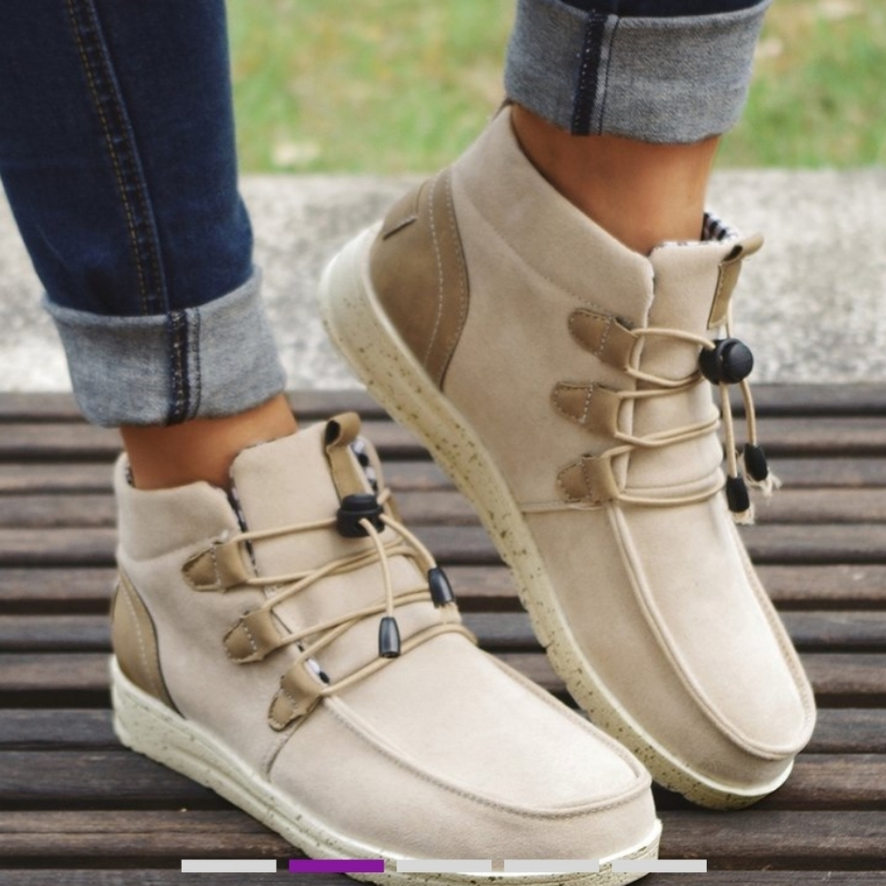 NWT Rosy Lace-front Ankle Boot